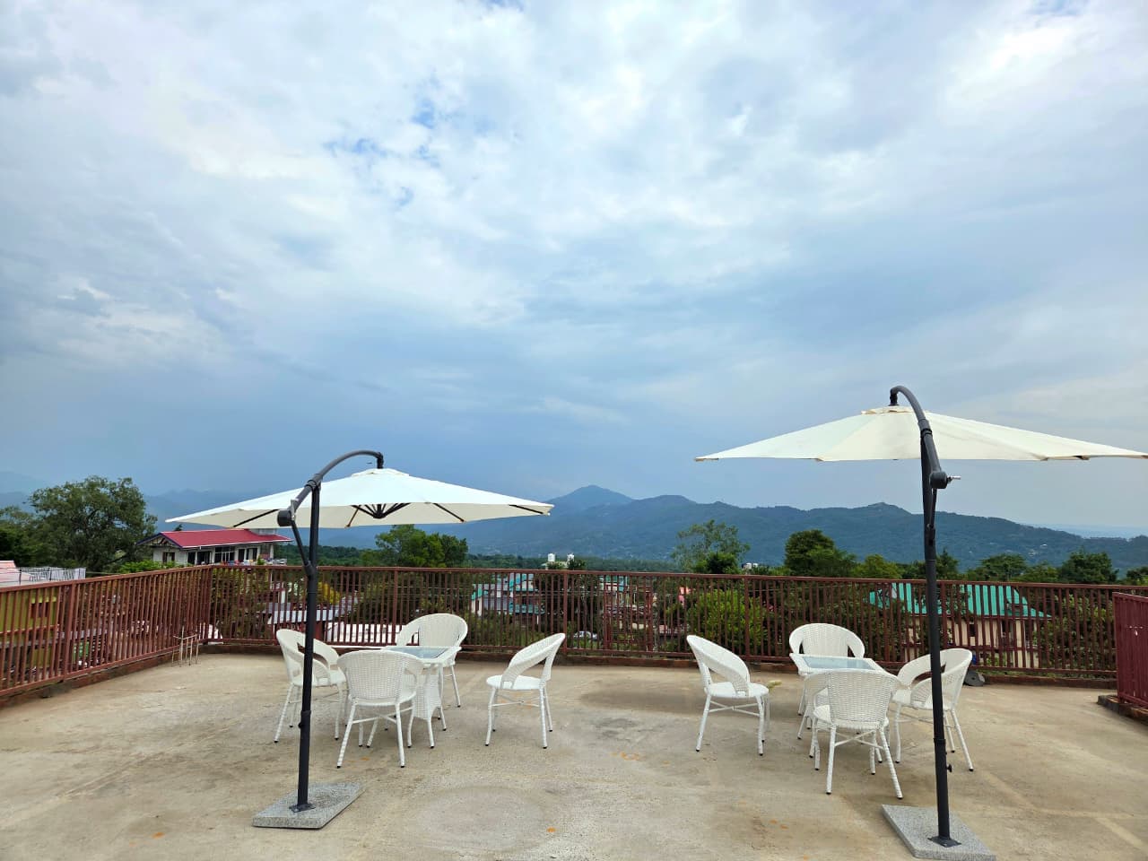 Abhi Homes Bir Rooftop and Mountain Views